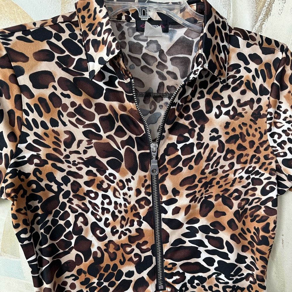 Animal Print Top - Picture 2 of 6